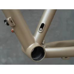 Veloci Cycle - Jimmy V.2 Gravel Adventure Frameset - Gravel Khaki 12 Veloci Cycle - Jimmy V.2 Gravel Adventure Frameset - Gravel Khaki -Bicycle Components Store veloci cycle jimmy v2 gravel adventure rahmenset gravel khaki4