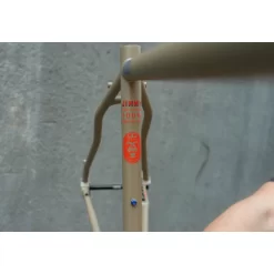 Veloci Cycle - Jimmy V.2 Gravel Adventure Frameset - Gravel Khaki 13 Veloci Cycle - Jimmy V.2 Gravel Adventure Frameset - Gravel Khaki -Bicycle Components Store veloci cycle jimmy v2 gravel adventure rahmenset gravel khaki5